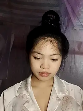 Snapshot of Thy00__ chatting on November 5, 2025, 2:33 am Thy00 online show from November 5, 2025, 2:33 am