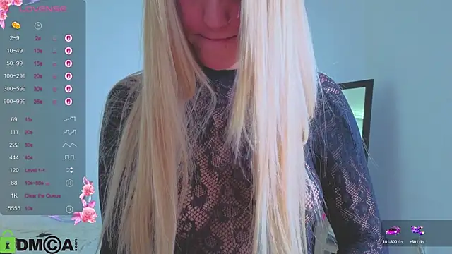 Snapshot of Emmi_crystal chatting on April 20, 2026, 7:44 am Emmi crystal online show from April 20, 2026, 7:44 am