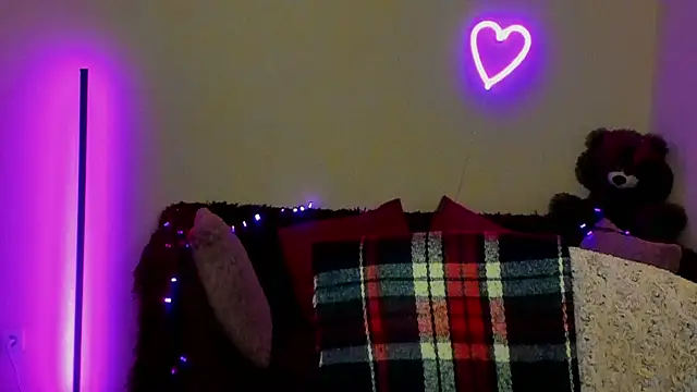 Alicia love00 online show from April 30, 2026, 5:25 am