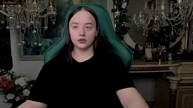 LaraBenson  online show from December 2, 2025, 11:15 am