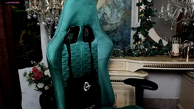 LaraBenson  online show from December 17, 2025, 10:32 am