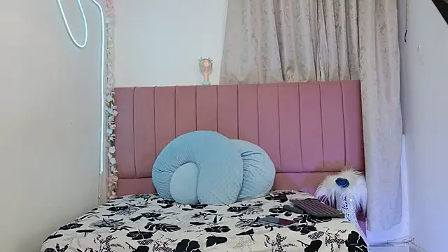 sukilove18 online show from September 19, 2025, 11:16 pm