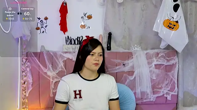 sukilove18 online show from October 28, 2025, 11:07 pm