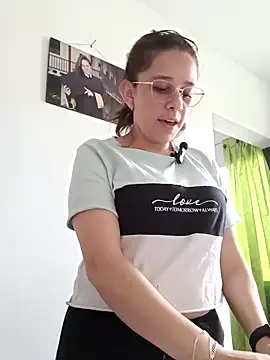 Isabella5 Brown  online show from October 21, 2025, 8:20 pm