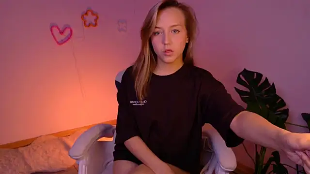 CindySparkl online show from June 13, 2026, 4:43 am