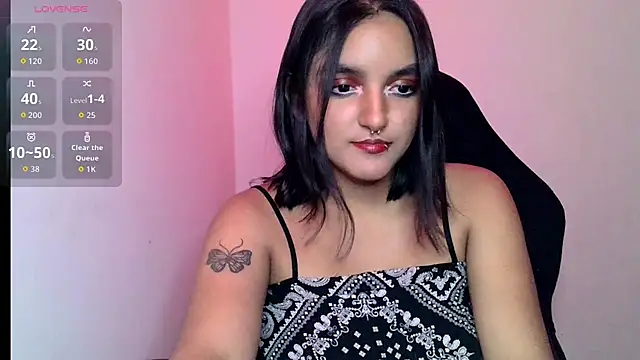 Snapshot of Ari_20_ chatting on November 18, 2025, 12:27 am Ari 20 online show from November 18, 2025, 12:27 am