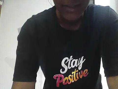 Snapshot of mickle_james chatting on June 1, 2026, 6:59 am mickle james online show from June 1, 2026, 6:59 am