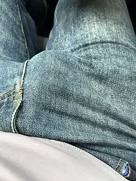 Snapshot of Cruel00 chatting on October 20, 2025, 9:43 am Cruel00 online show from October 20, 2025, 9:43 am