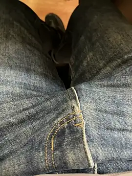 Snapshot of Cruel00 chatting on October 21, 2025, 10:27 am Cruel00 online show from October 21, 2025, 10:27 am