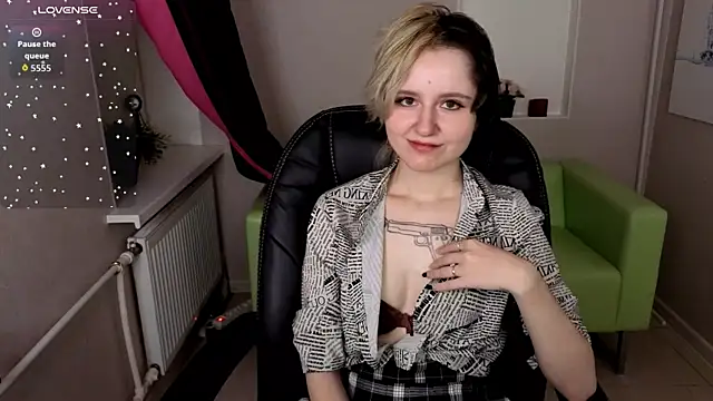 girl next doorr online show from October 11, 2025, 1:09 pm