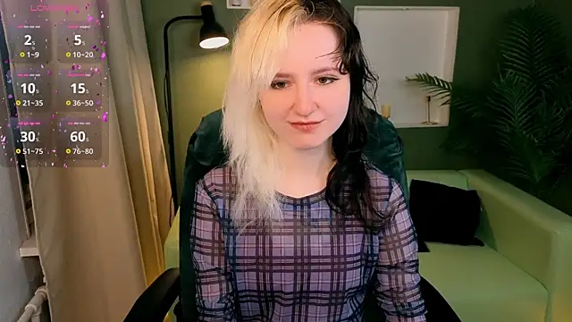 Snapshot of girl_next_doorr chatting on May 30, 2026, 1:08 pm girl next doorr online show from May 30, 2026, 1:08 pm