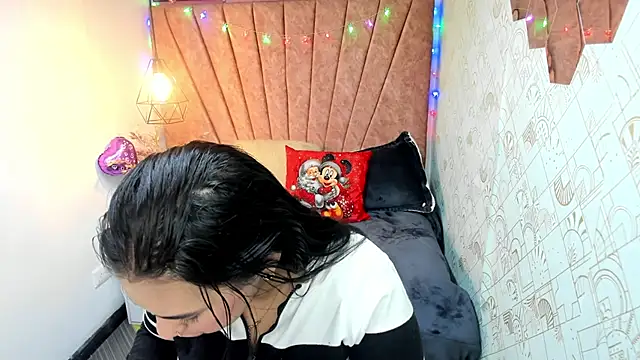 Lia Blake  online show from December 15, 2025, 12:42 pm