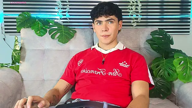 CamiiGuzmanX online show from May 20, 2026, 9:21 pm