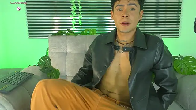 CamiiGuzmanX online show from June 18, 2026, 9:30 pm