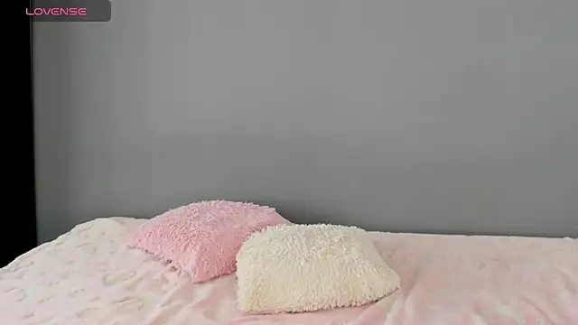 AntonellaaRossii online show from September 21, 2025, 2:08 pm