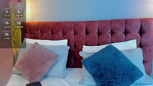 Tania 77  online show from December 19, 2025, 1:07 pm