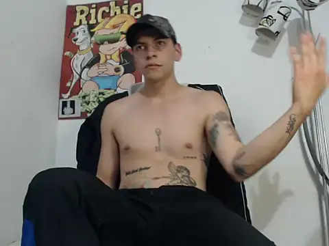Snapshot of Thomasjons_ chatting on October 19, 2025, 1:28 am Thomasjons  online show from October 19, 2025, 1:28 am