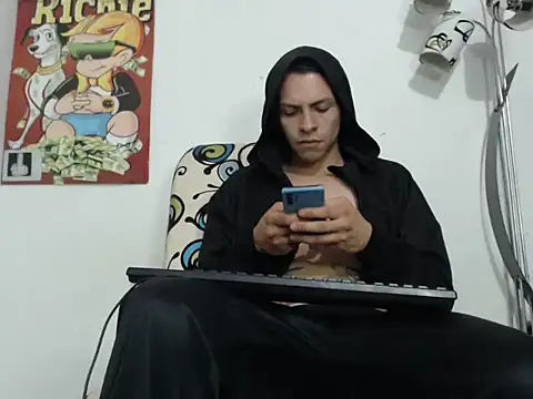Snapshot of Thomasjons_ chatting on October 19, 2025, 11:16 pm Thomasjons  online show from October 19, 2025, 11:16 pm