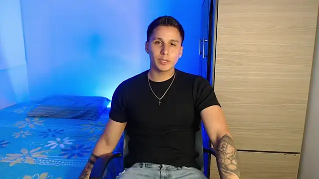 valentinosex1 online show from November 13, 2025, 7:13 pm