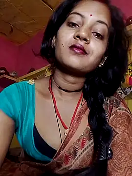 Snapshot of Hot_bbbb chatting on April 8, 2026, 8:53 pm Hot bbbb online show from April 8, 2026, 8:53 pm