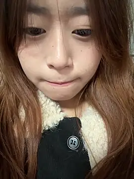 xiaoyan1314 online show from November 28, 2025, 12:19 pm