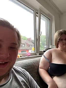 CurvyPaar2 online show from May 11, 2026, 4:04 pm