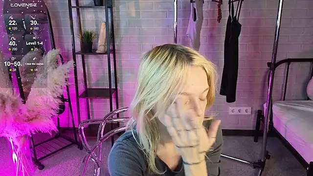 Snapshot of MillaHolt chatting on September 29, 2025, 8:19 am MillaHolt online show from September 29, 2025, 8:19 am