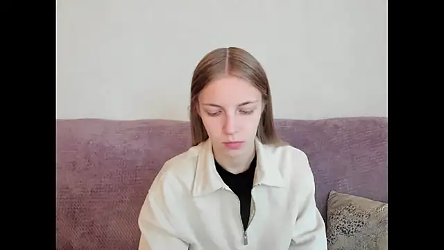 HitGyrl online show from October 15, 2025, 1:17 am