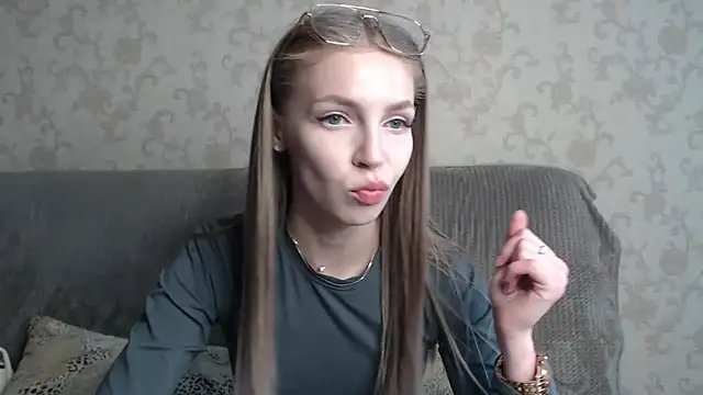 HitGyrl online show from May 12, 2026, 8:11 am
