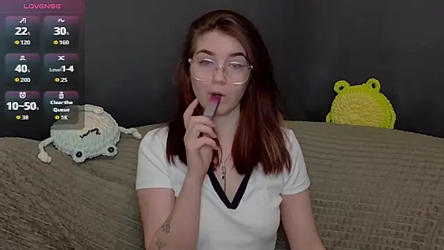 ElzaBlis online show from November 28, 2025, 3:04 pm