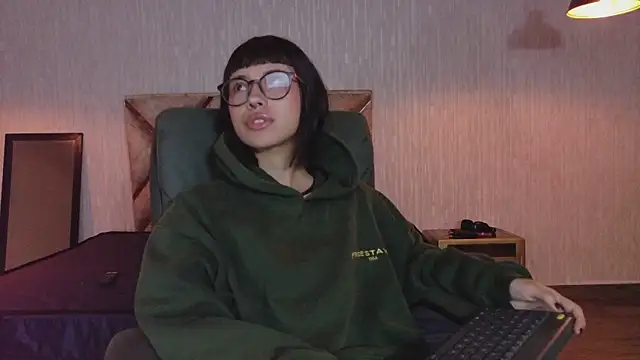  mavis2 online show from October 15, 2025, 8:09 pm