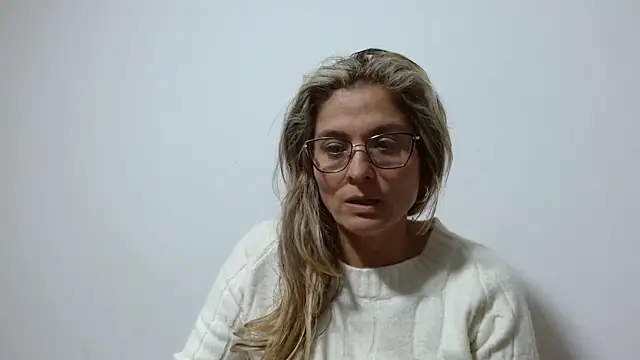 Snapshot of linda-mature43 chatting on September 24, 2025, 4:05 am linda-mature43 online show from September 24, 2025, 4:05 am