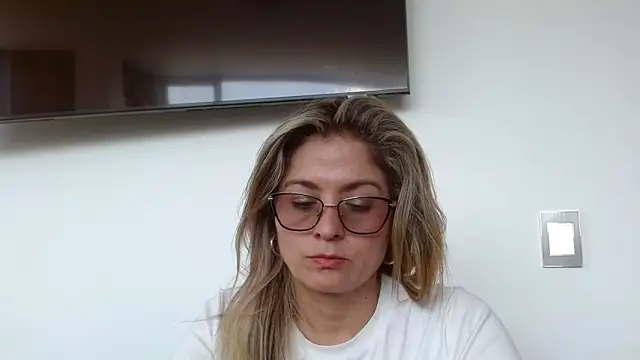 Snapshot of linda-mature43 chatting on October 22, 2025, 3:01 pm linda-mature43 online show from October 22, 2025, 3:01 pm