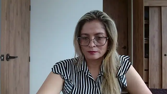 Snapshot of linda-mature43 chatting on October 23, 2025, 5:23 pm linda-mature43 online show from October 23, 2025, 5:23 pm