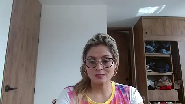 Snapshot of linda-mature43 chatting on October 25, 2025, 5:30 pm linda-mature43 online show from October 25, 2025, 5:30 pm