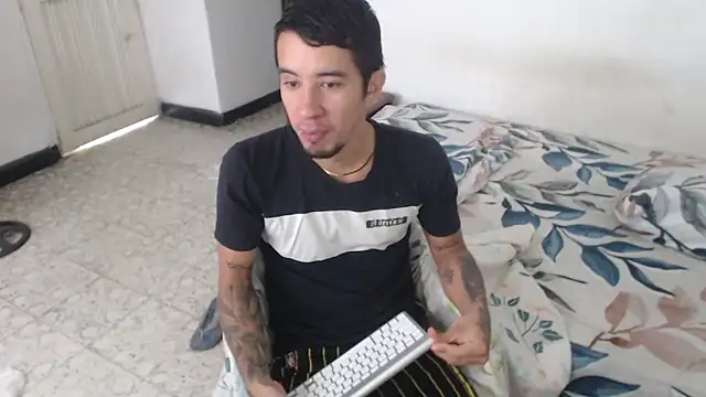 couplehotfantasies online show from September 29, 2025, 6:46 pm