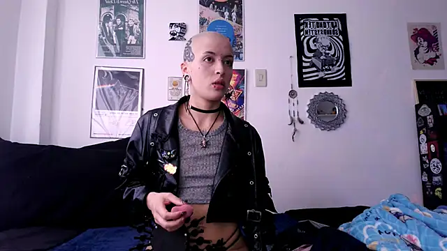 plutonbluemooon333 online show from October 16, 2025, 9:38 pm