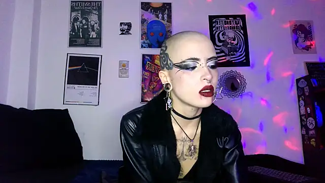 plutonbluemooon333 online show from October 22, 2025, 11:37 pm