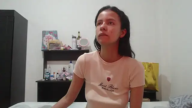 nathaly jones  online show from June 15, 2026, 12:29 pm