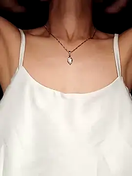 Hinna x online show from November 3, 2025, 8:48 am