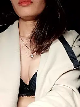 Hinna x online show from November 22, 2025, 8:19 pm