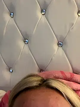 Snapshot of EllieMaeBaby chatting on October 3, 2025, 2:58 pm EllieMaeBaby online show from October 3, 2025, 2:58 pm