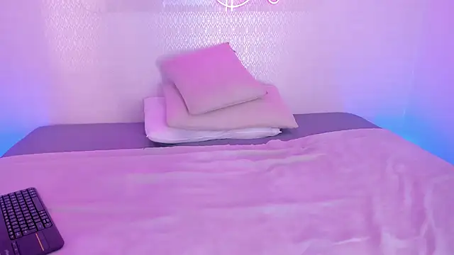 aleksandramiller  online show from January 17, 2026, 1:27 pm