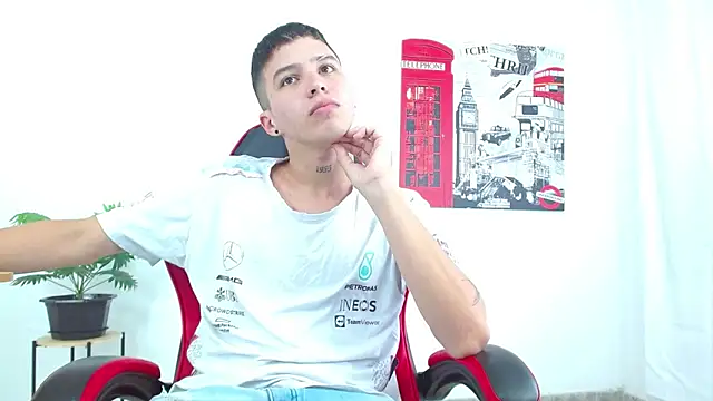 Cumandres18 online show from October 1, 2025, 1:50 pm