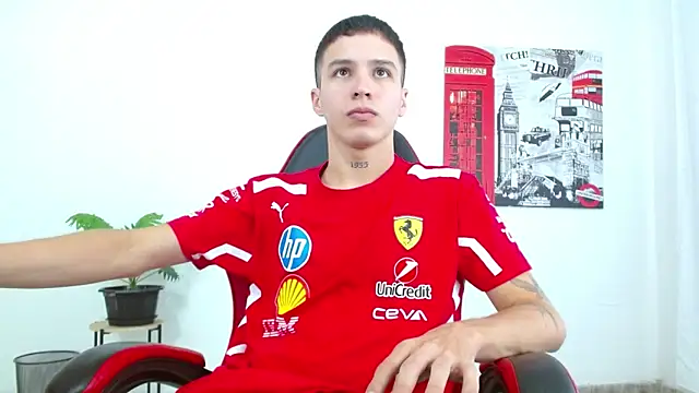 Cumandres18 online show from November 13, 2025, 4:39 pm