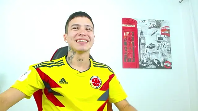 Cumandres18 online show from June 6, 2026, 3:06 pm