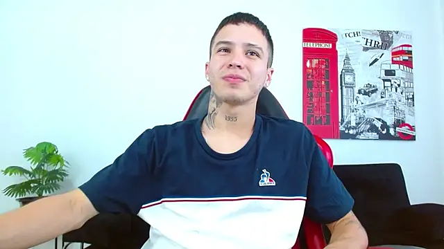 Cumandres18 online show from June 20, 2026, 3:59 pm