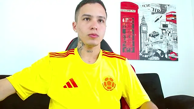 Cumandres18 online show from July 7, 2026, 3:16 pm