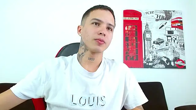 Cumandres18 online show from July 23, 2026, 3:32 pm