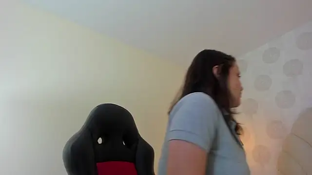 Snapshot of GIANAMILLER6 chatting on April 7, 2026, 12:05 pm GIANAMILLER6 online show from April 7, 2026, 12:05 pm